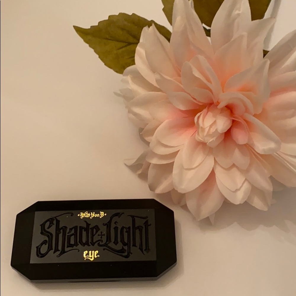 Kat Von D Shade and Light Rust eye contour quad